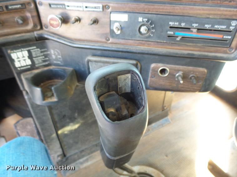 image for item DB0028 2000 Freightliner FLD semi truck