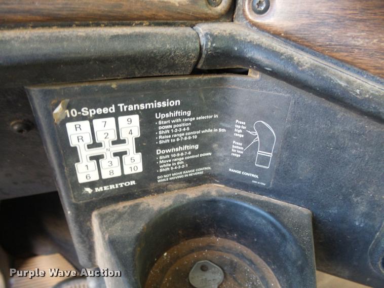 image for item DB0028 2000 Freightliner FLD semi truck