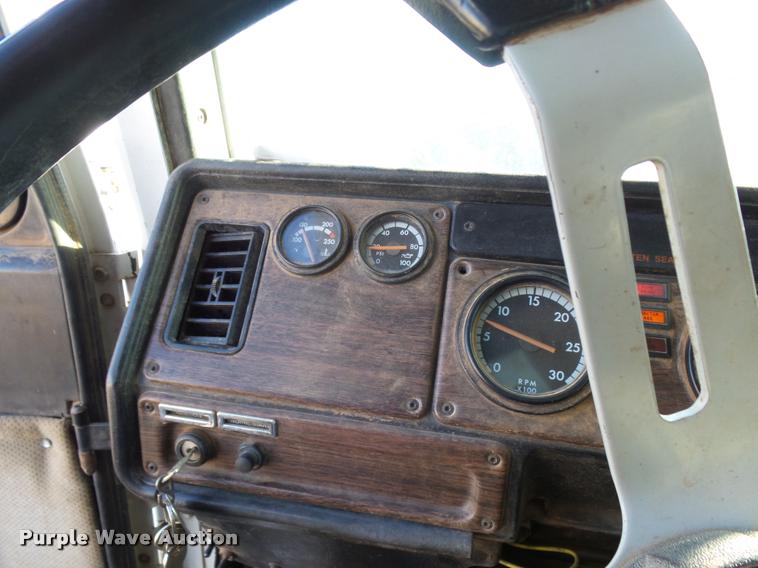 image for item DB0028 2000 Freightliner FLD semi truck