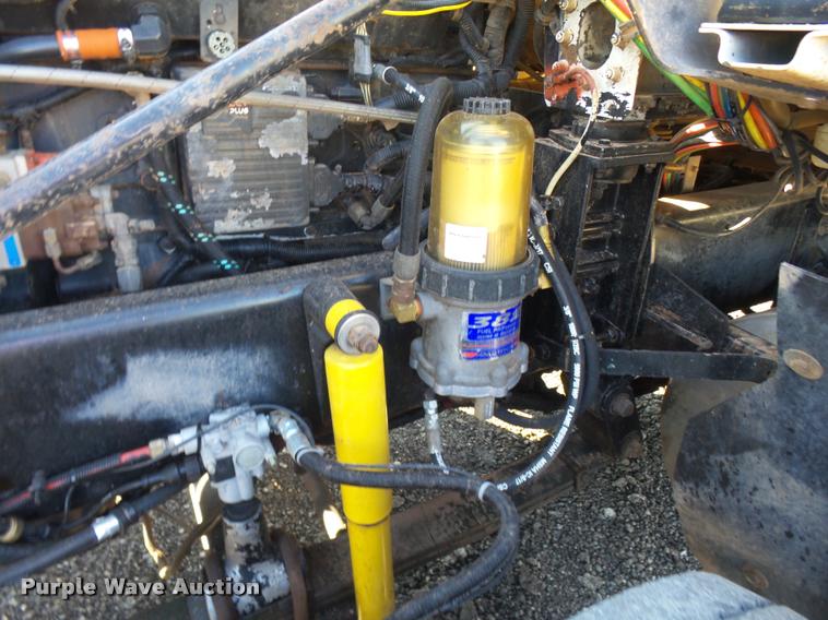 image for item DB0028 2000 Freightliner FLD semi truck