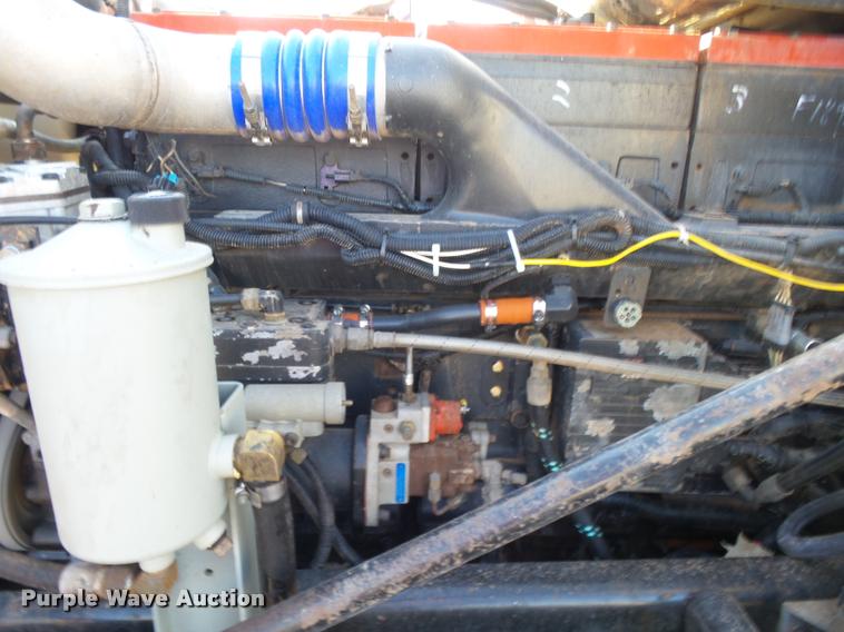 image for item DB0028 2000 Freightliner FLD semi truck