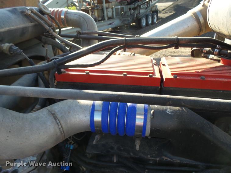 image for item DB0028 2000 Freightliner FLD semi truck