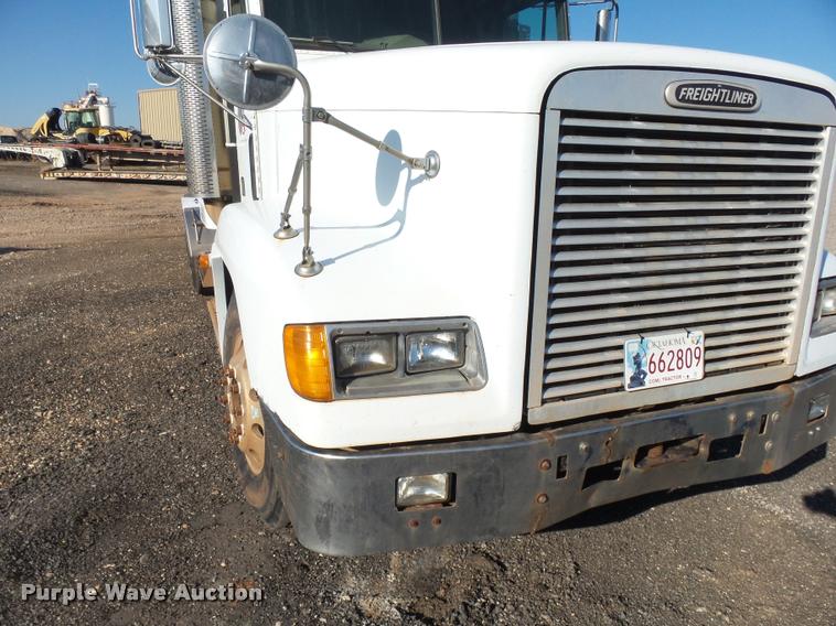 image for item DB0028 2000 Freightliner FLD semi truck