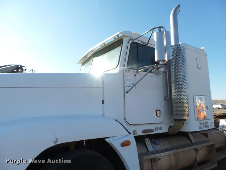 image for item DB0028 2000 Freightliner FLD semi truck