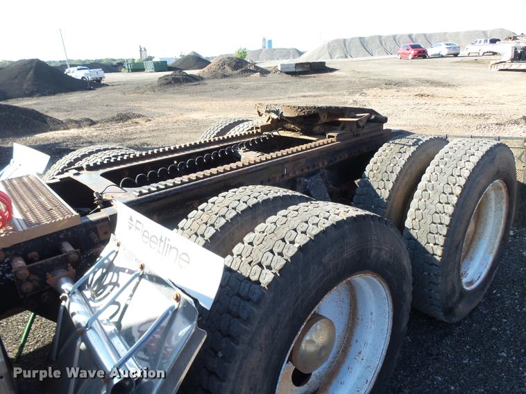 image for item DB0028 2000 Freightliner FLD semi truck