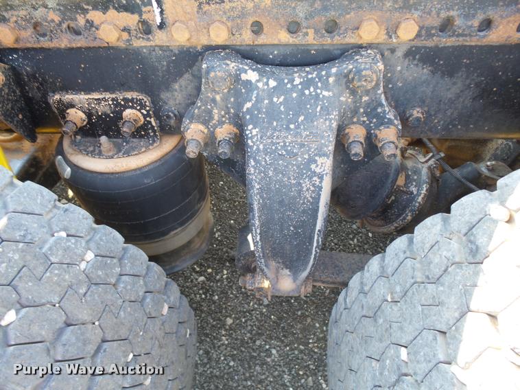 image for item DB0028 2000 Freightliner FLD semi truck