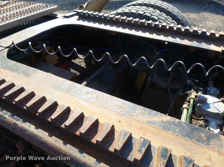 image for item DB0028 2000 Freightliner FLD semi truck