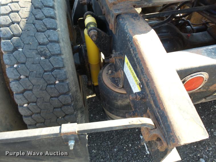 image for item DB0028 2000 Freightliner FLD semi truck