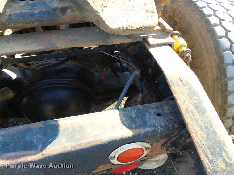 image for item DB0028 2000 Freightliner FLD semi truck