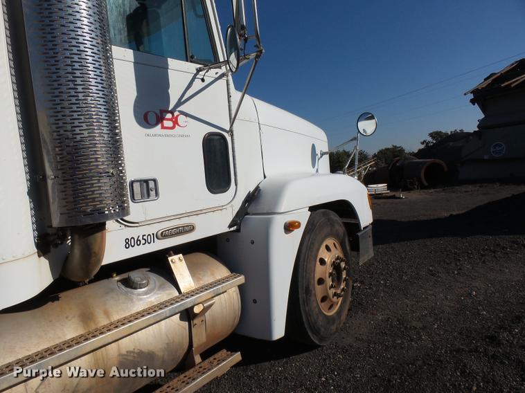 image for item DB0028 2000 Freightliner FLD semi truck