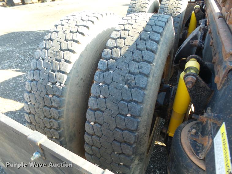 image for item DB0028 2000 Freightliner FLD semi truck