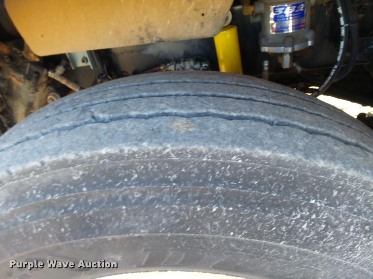 image for item DB0028 2000 Freightliner FLD semi truck