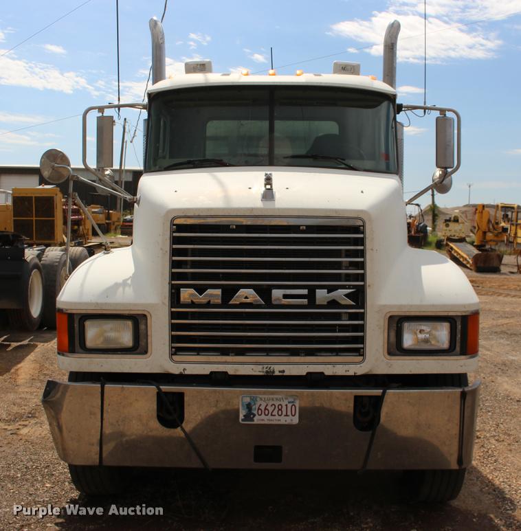 image for item DB0029 2005 Mack CHN613 semi truck