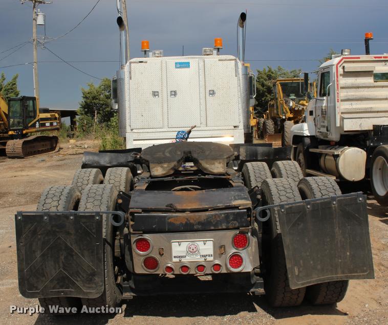image for item DB0029 2005 Mack CHN613 semi truck