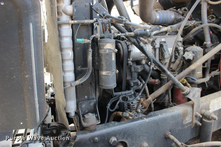 image for item DB0029 2005 Mack CHN613 semi truck