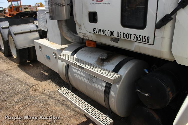 image for item DB0029 2005 Mack CHN613 semi truck