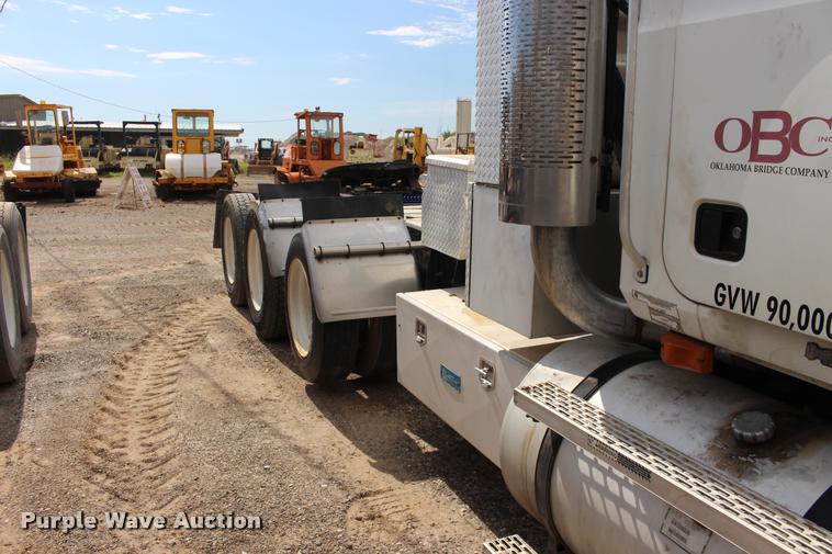 image for item DB0029 2005 Mack CHN613 semi truck