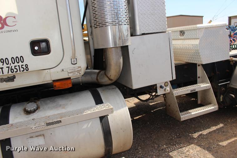 image for item DB0029 2005 Mack CHN613 semi truck