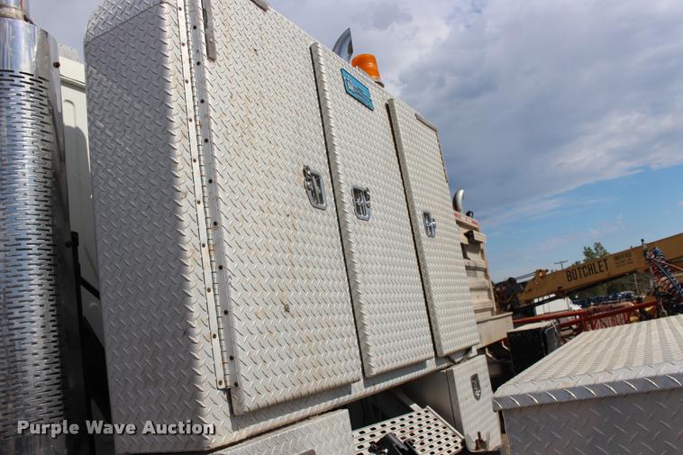 image for item DB0029 2005 Mack CHN613 semi truck