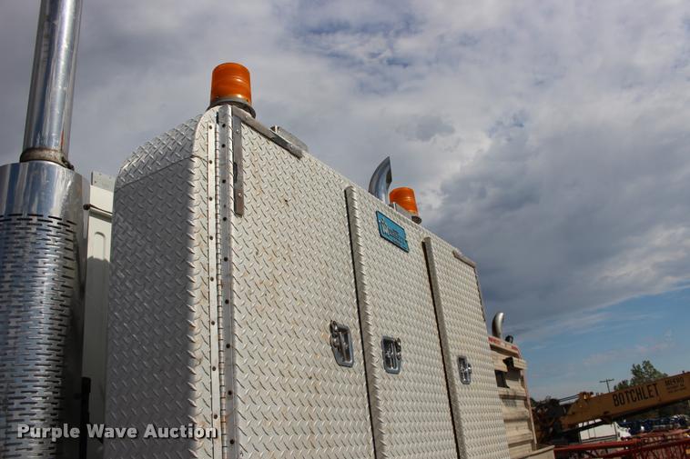 image for item DB0029 2005 Mack CHN613 semi truck