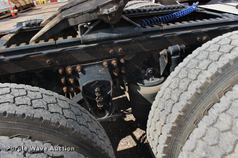 image for item DB0029 2005 Mack CHN613 semi truck