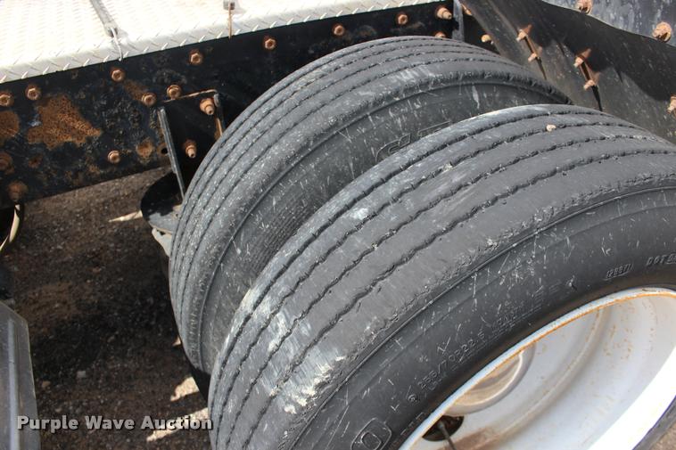 image for item DB0029 2005 Mack CHN613 semi truck