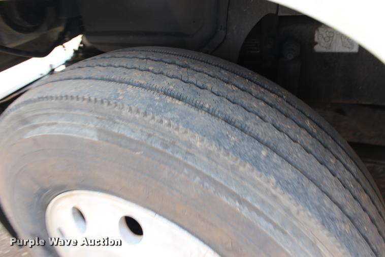 image for item DB0029 2005 Mack CHN613 semi truck