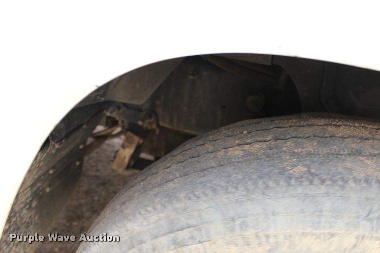 image for item DB0029 2005 Mack CHN613 semi truck