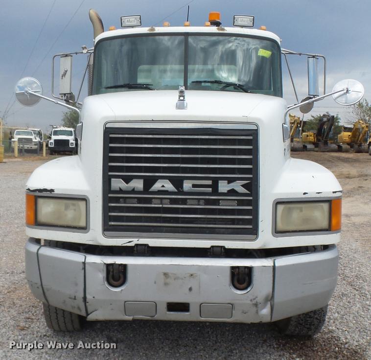 image for item DB0030 1999 Mack CL613 semi truck