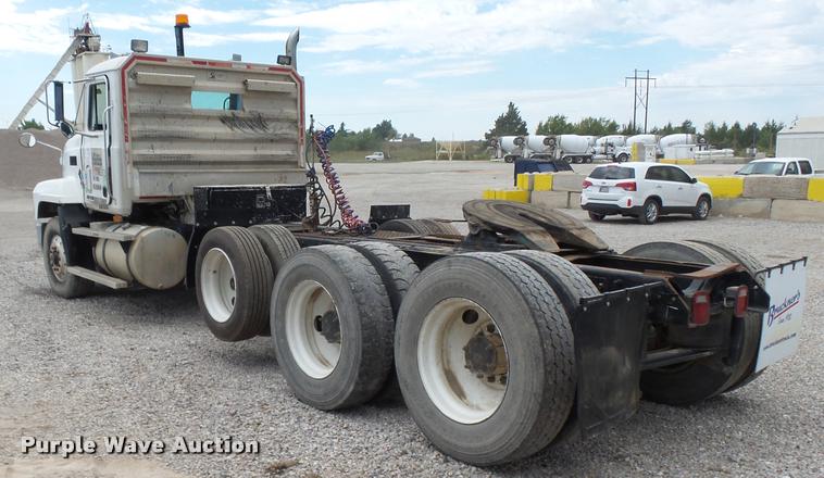 image for item DB0030 1999 Mack CL613 semi truck