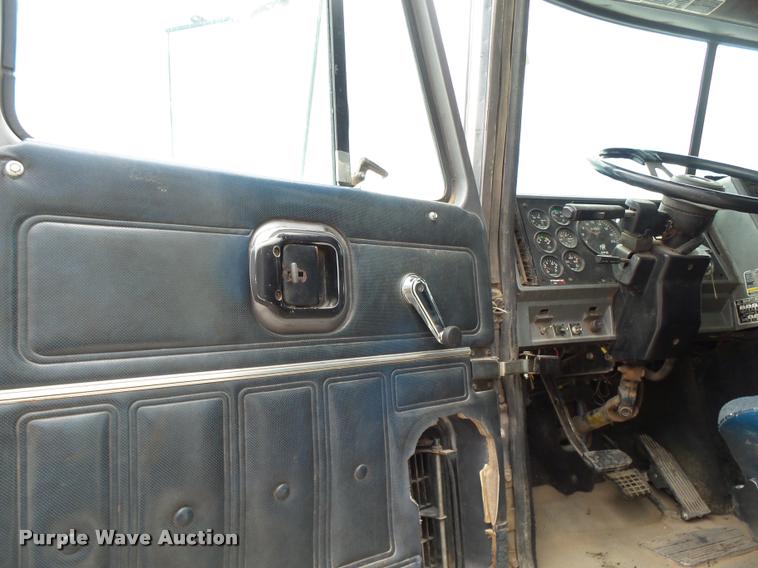 image for item DB0030 1999 Mack CL613 semi truck