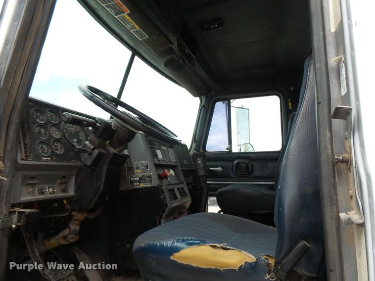 image for item DB0030 1999 Mack CL613 semi truck