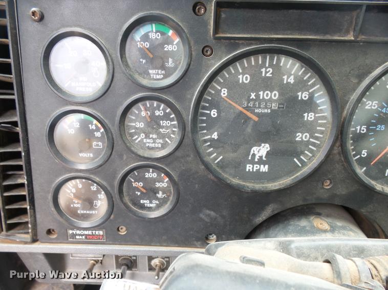 image for item DB0030 1999 Mack CL613 semi truck