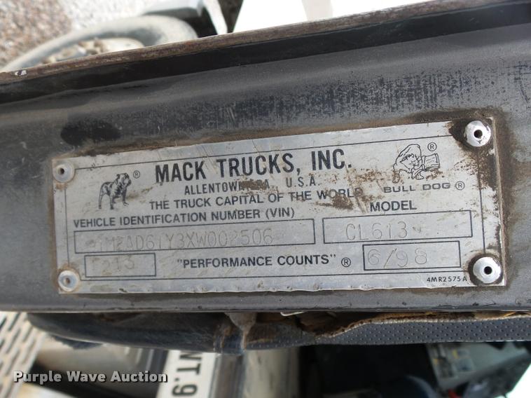 image for item DB0030 1999 Mack CL613 semi truck