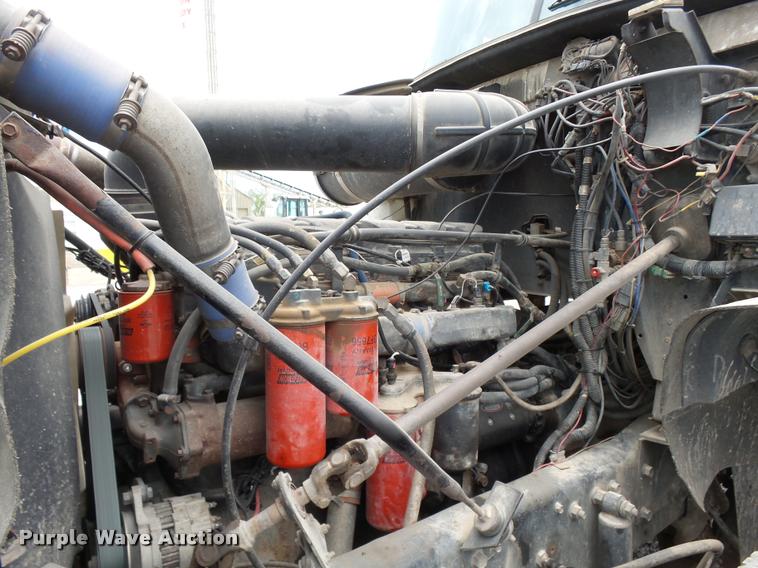 image for item DB0030 1999 Mack CL613 semi truck