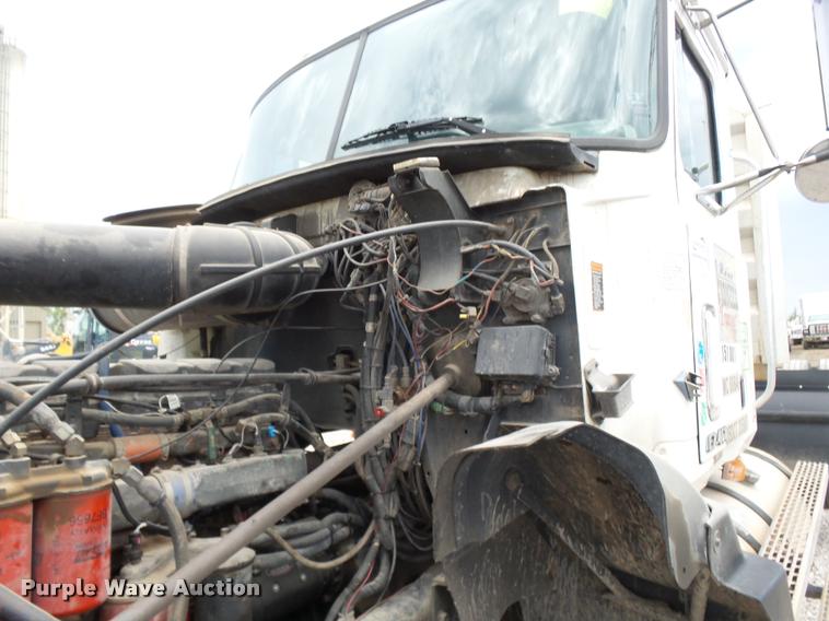 image for item DB0030 1999 Mack CL613 semi truck