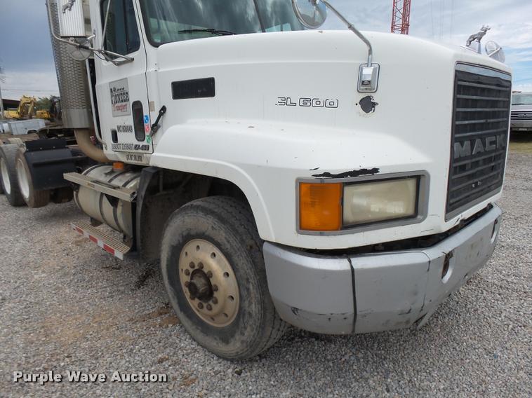 image for item DB0030 1999 Mack CL613 semi truck