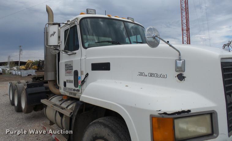 image for item DB0030 1999 Mack CL613 semi truck