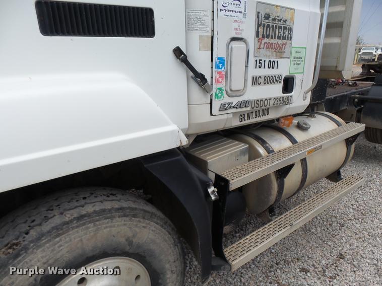 image for item DB0030 1999 Mack CL613 semi truck