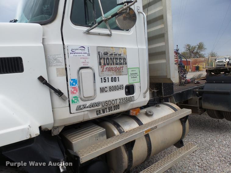 image for item DB0030 1999 Mack CL613 semi truck