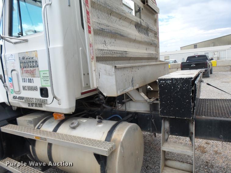 image for item DB0030 1999 Mack CL613 semi truck