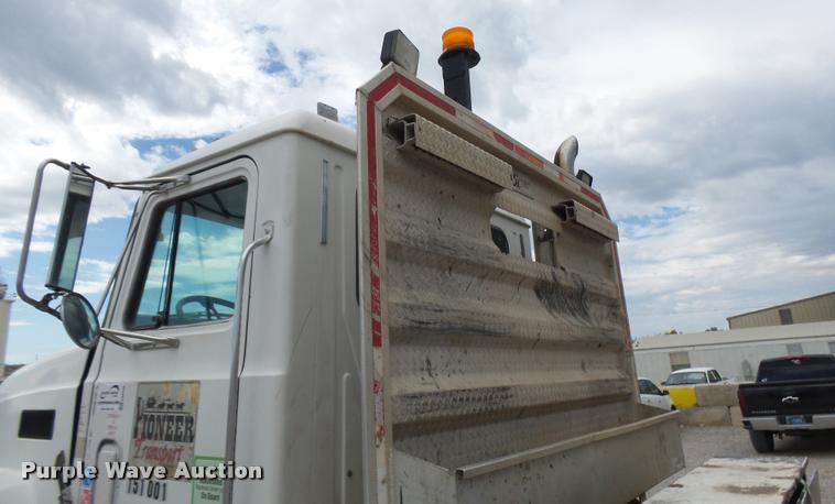 image for item DB0030 1999 Mack CL613 semi truck