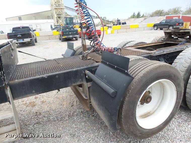 image for item DB0030 1999 Mack CL613 semi truck