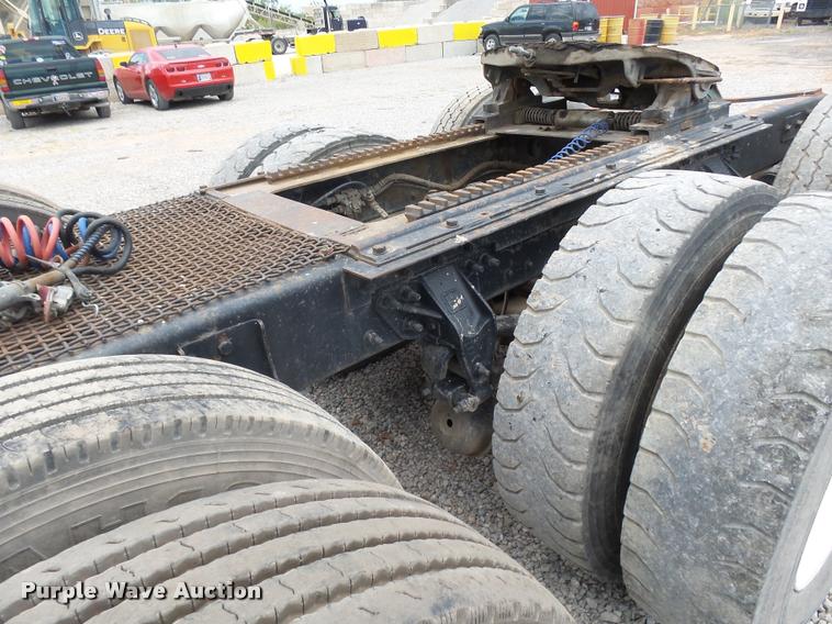 image for item DB0030 1999 Mack CL613 semi truck