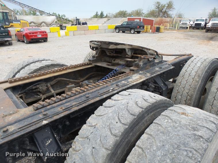 image for item DB0030 1999 Mack CL613 semi truck