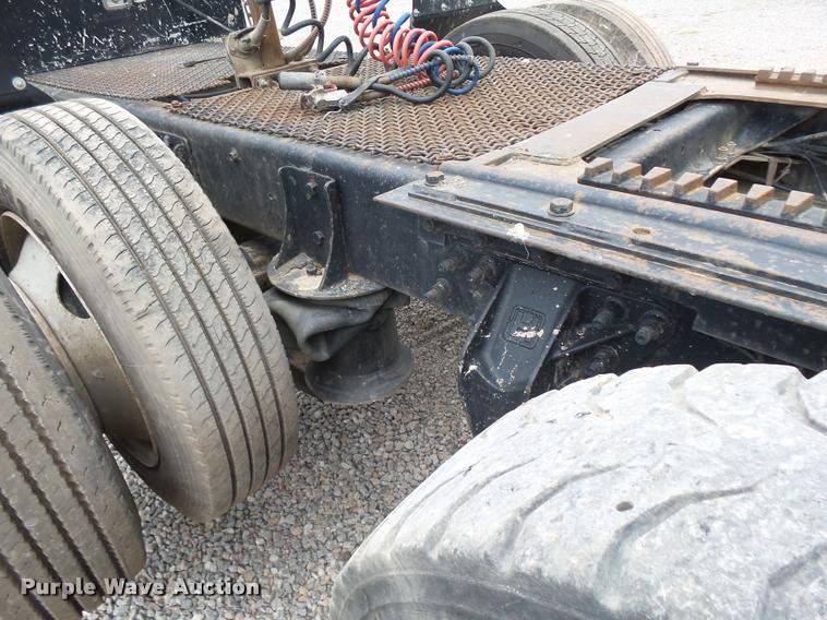 image for item DB0030 1999 Mack CL613 semi truck