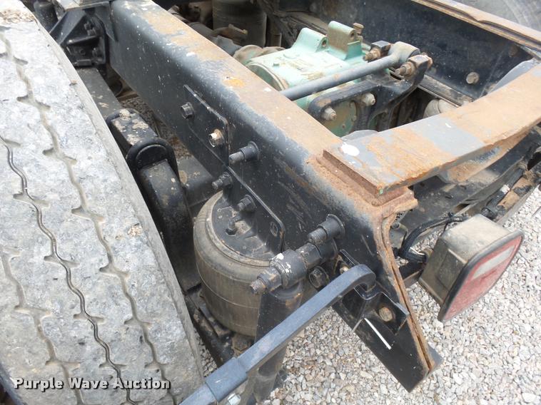 image for item DB0030 1999 Mack CL613 semi truck