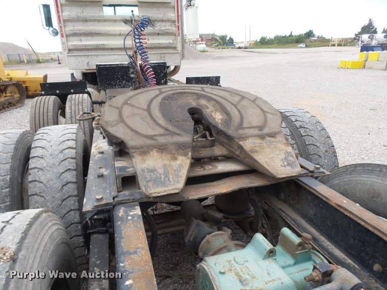 image for item DB0030 1999 Mack CL613 semi truck