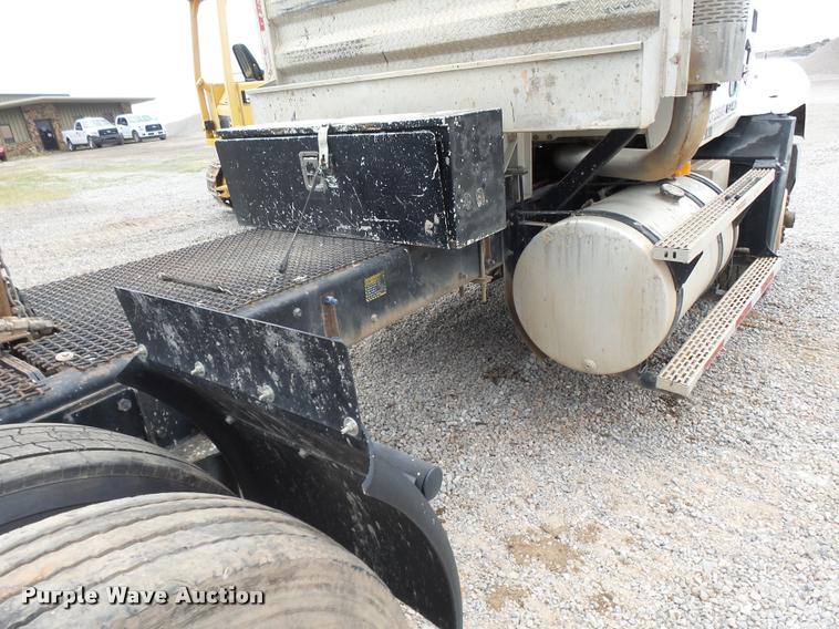 image for item DB0030 1999 Mack CL613 semi truck