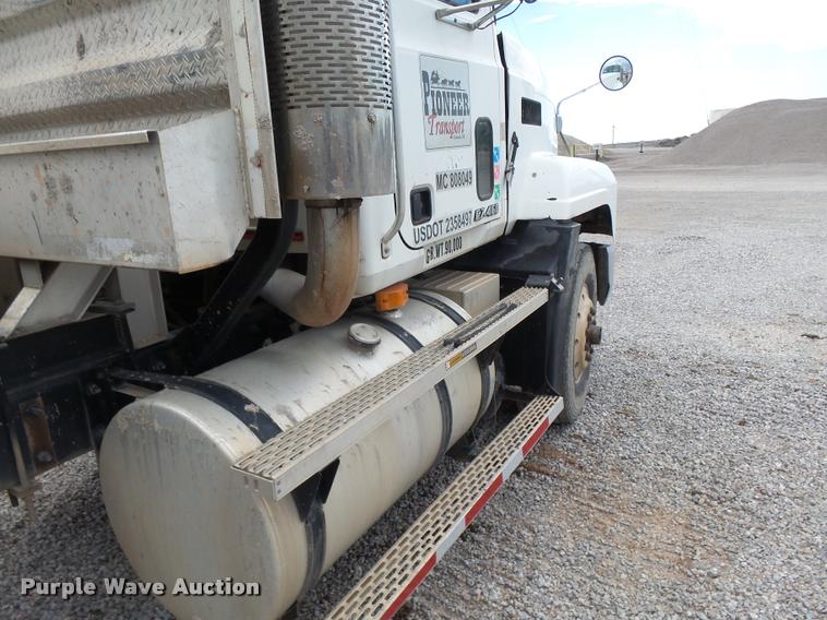 image for item DB0030 1999 Mack CL613 semi truck